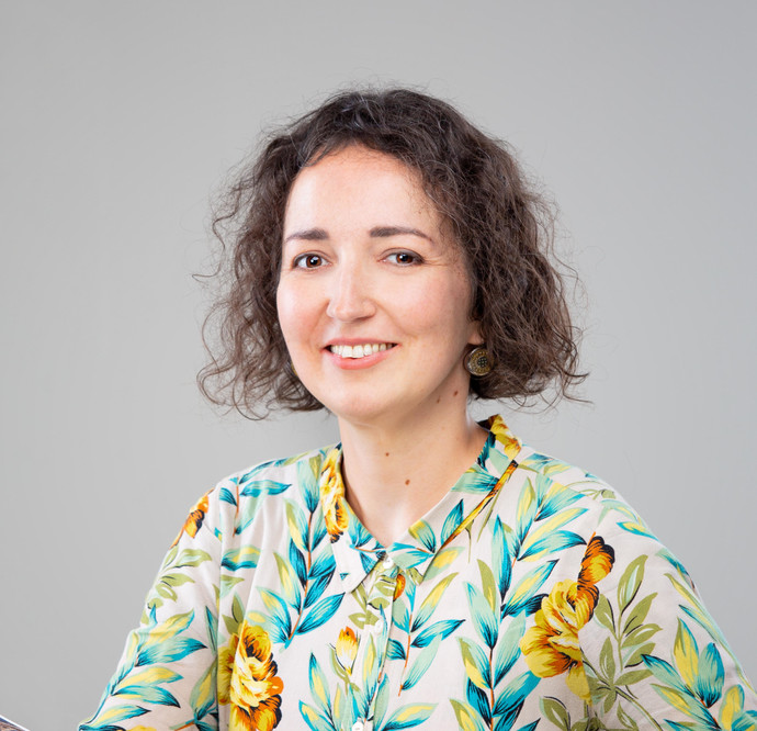 Morgane Vasta 莫嘉娜·瓦斯塔 请裁切到避开图书画面